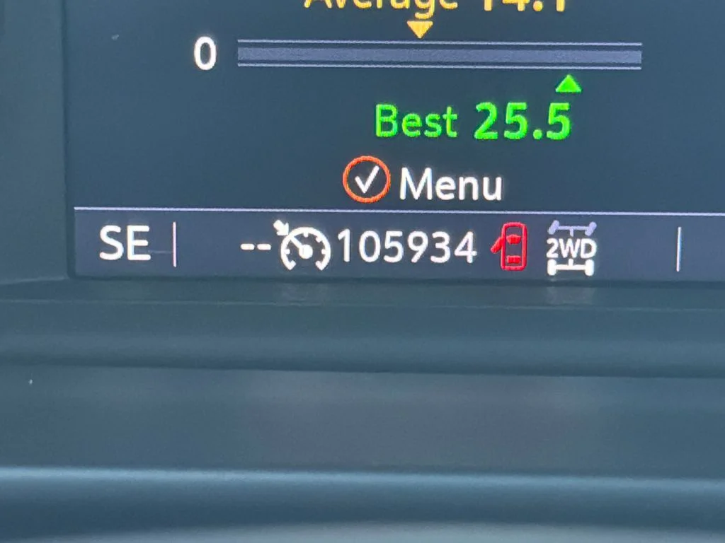 Used 2021 Gray Chevrolet Z71 image 28