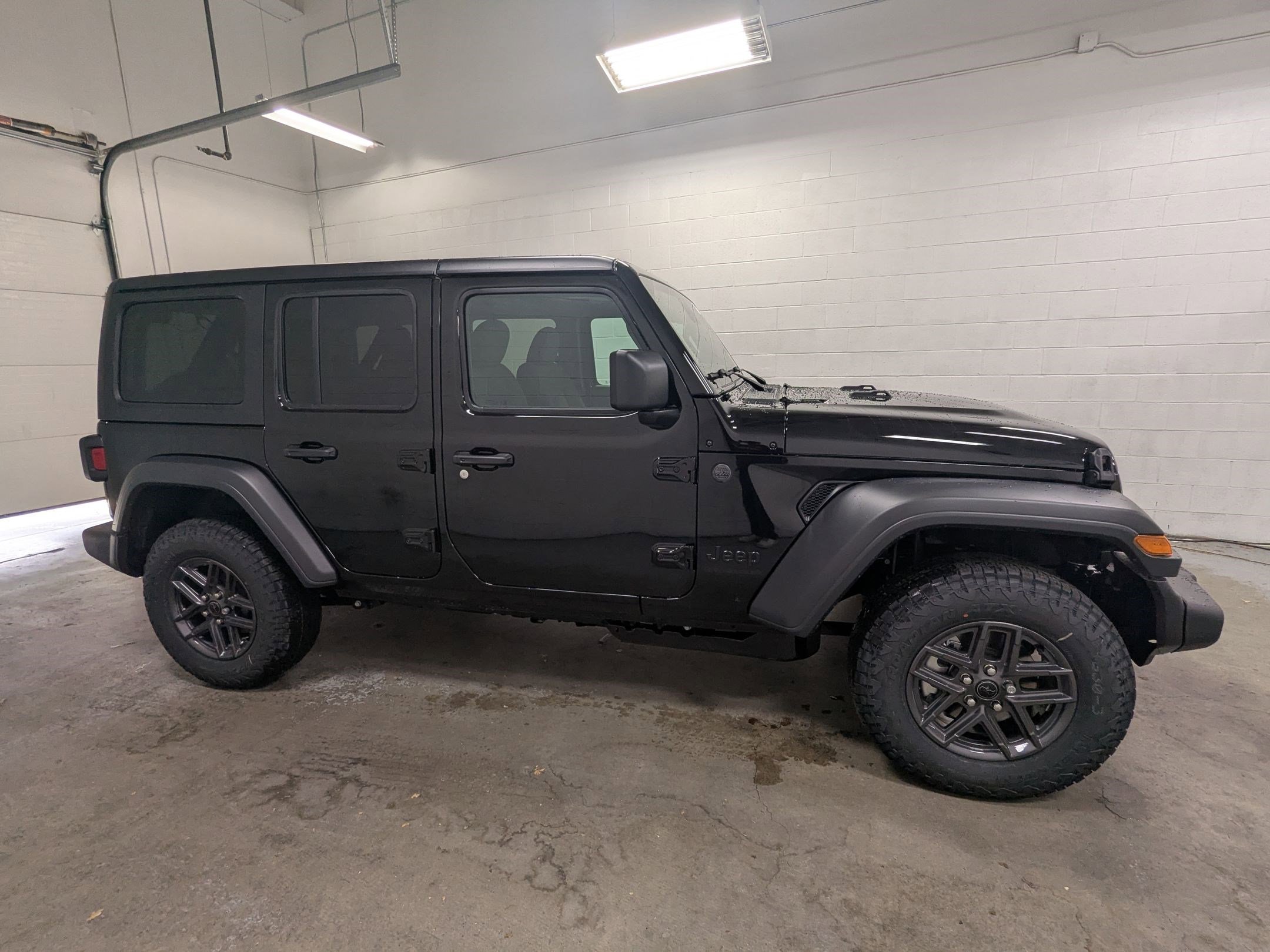 New 2026 Black Clear-Coat Exterior Paint Jeep Sport S image 3