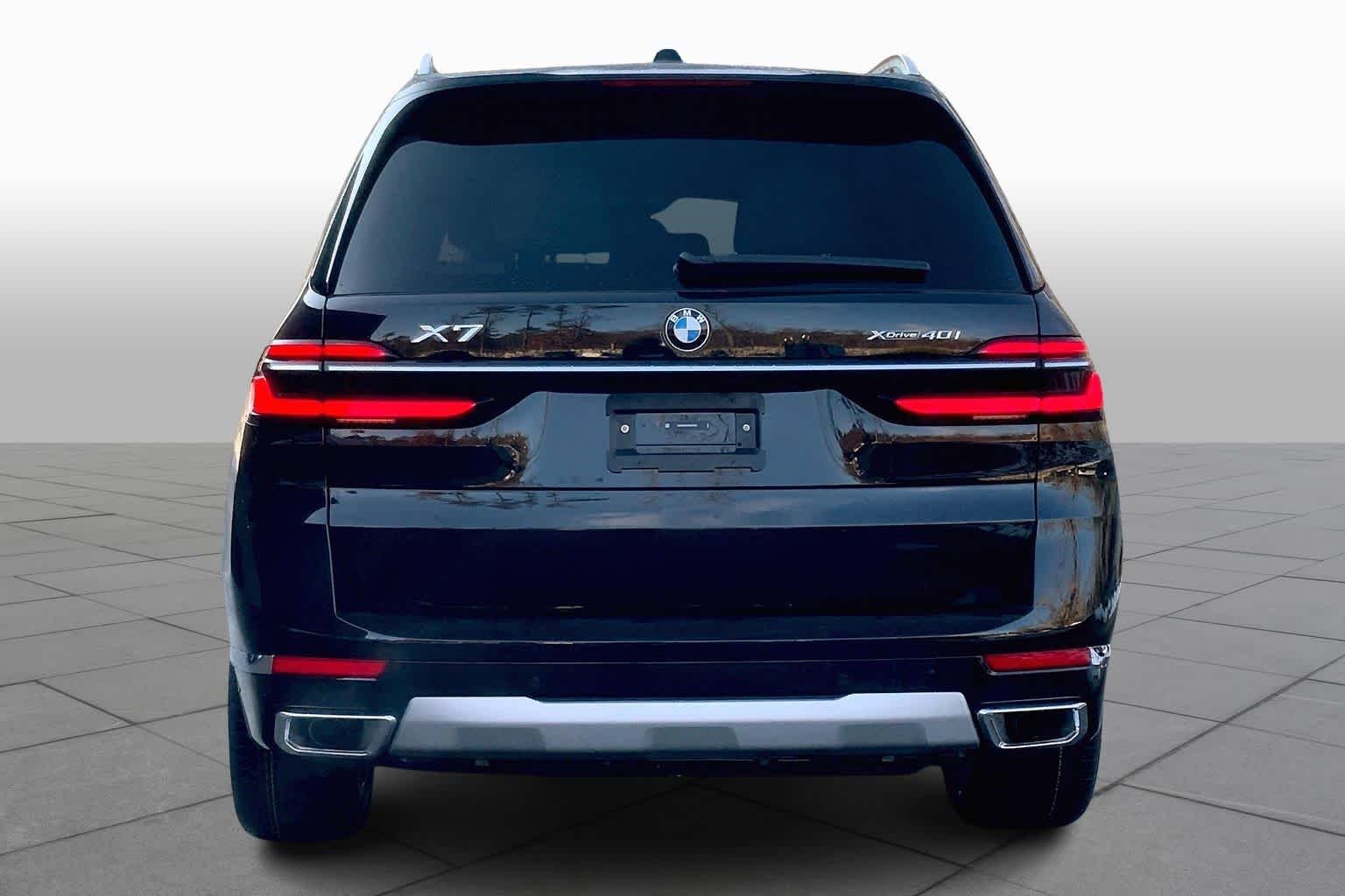 Used 2026 Black Sapphire Metallic BMW xDrive40i image 4