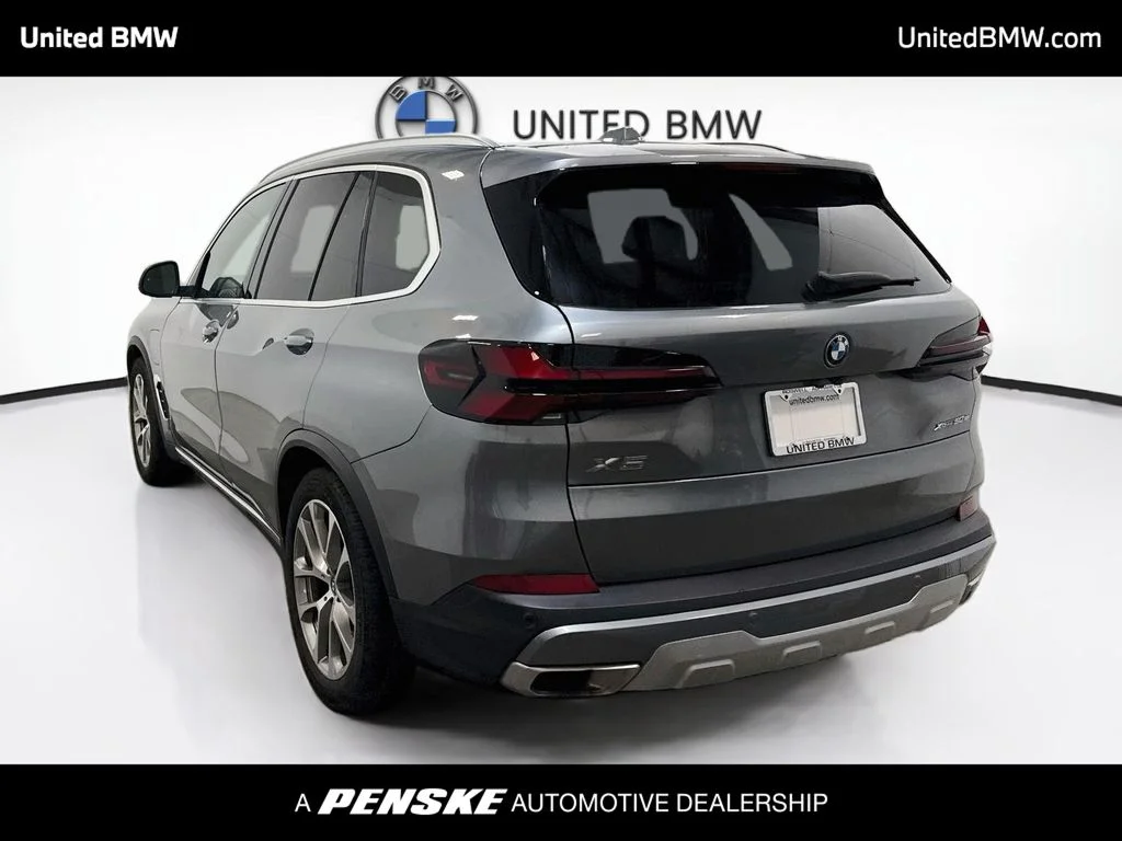 Used 2025 Skyscraper Grey Metallic BMW xDrive50e image 7