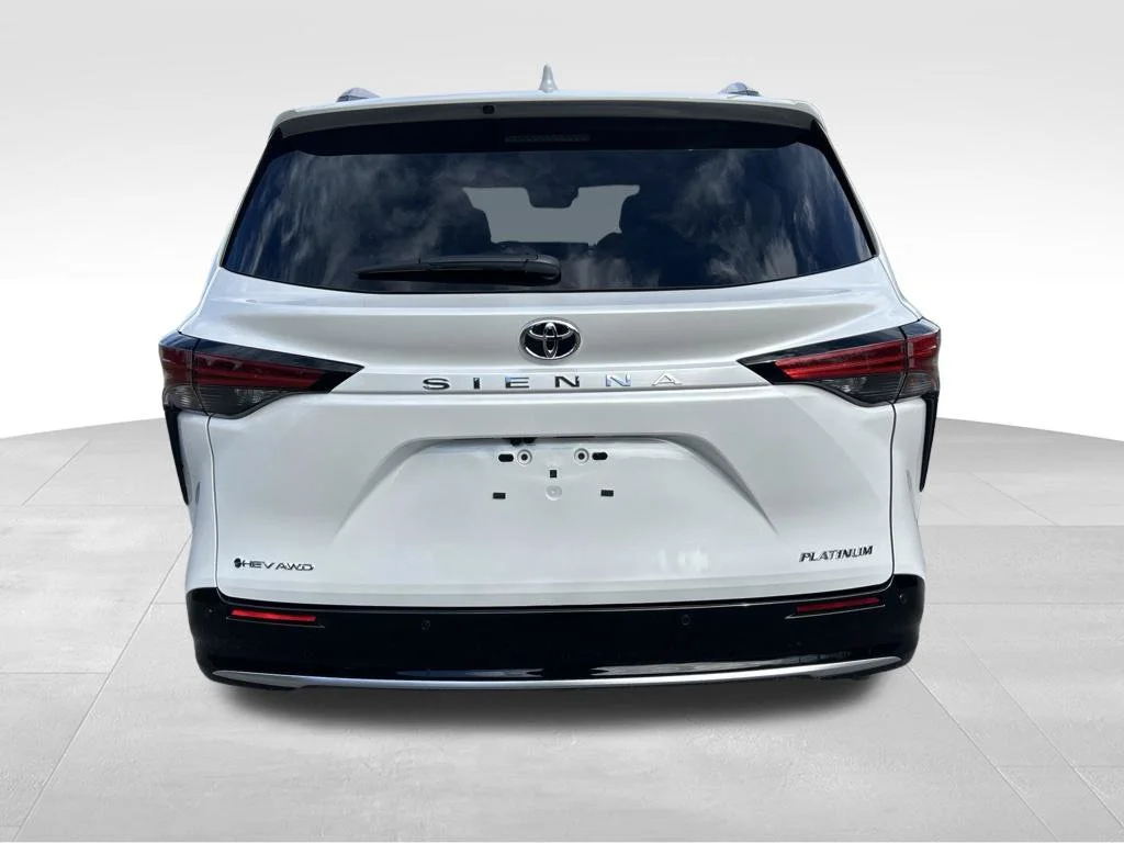 New 2026 Wind Chill Pearl Toyota Platinum image 4