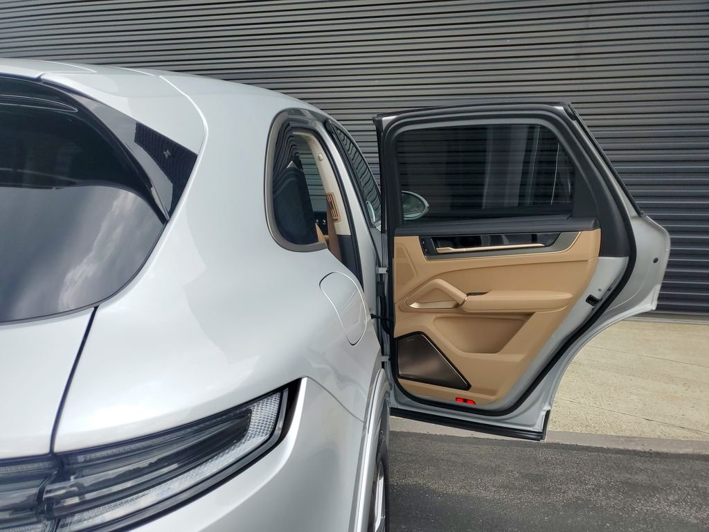 2025 Porsche Cayenne Turbo E-Hybrid - Photo 22