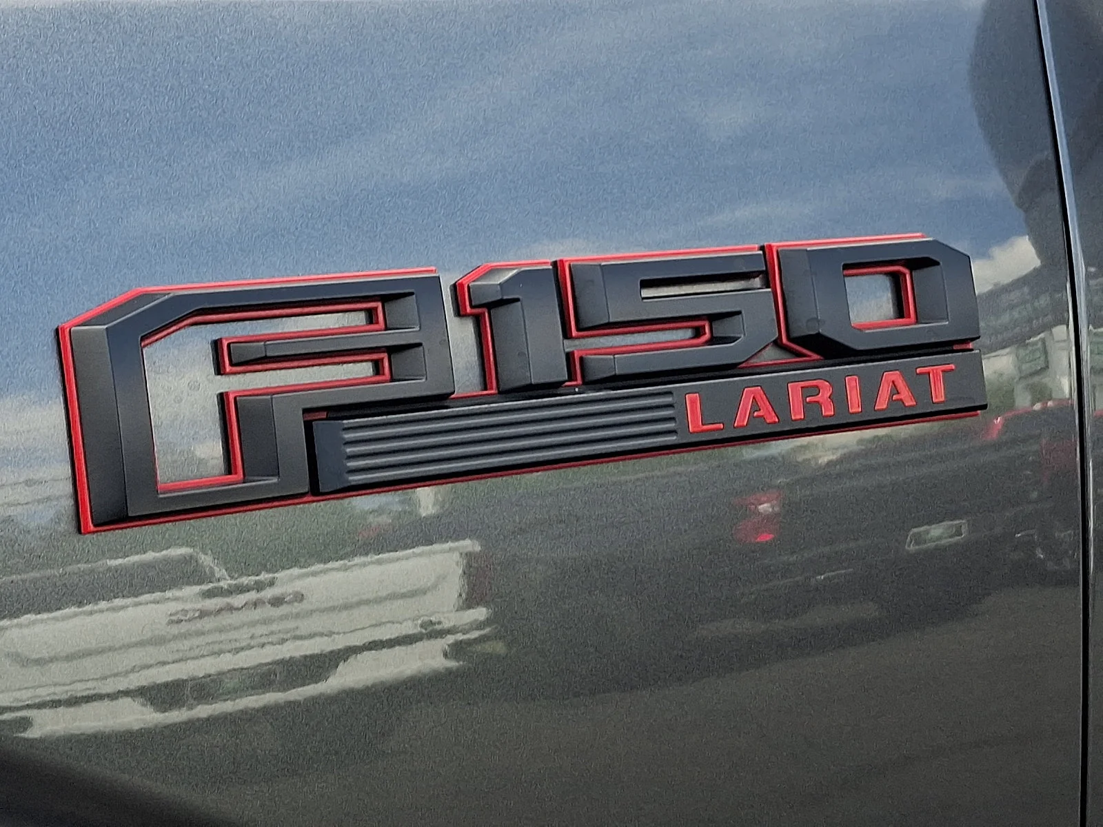 Used 2019 Magnetic Metallic   J7 Ford LARIAT image 31