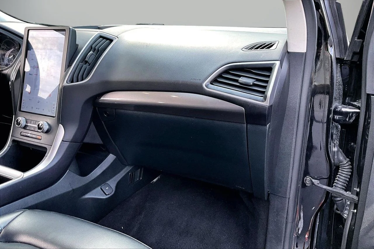 Used 2024 Black Ford SEL image 18