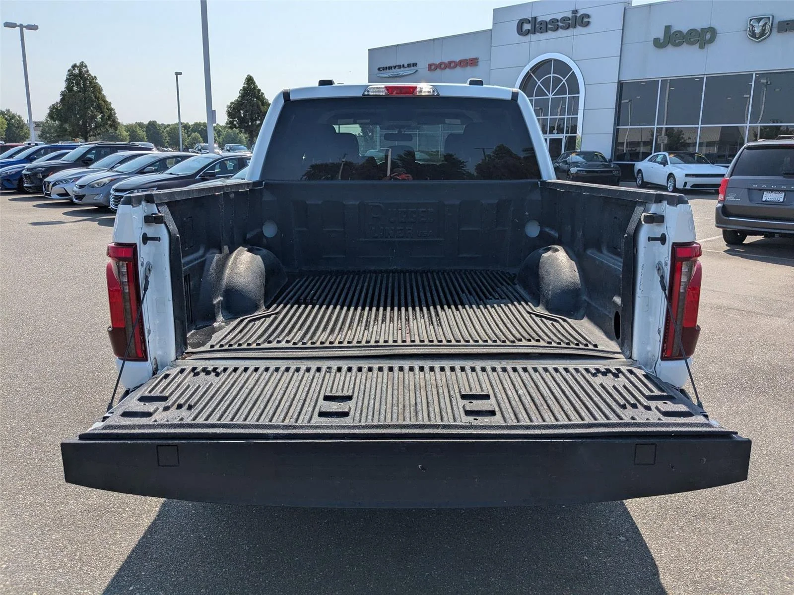 Used 2024 Oxford White Ford XLT image 30
