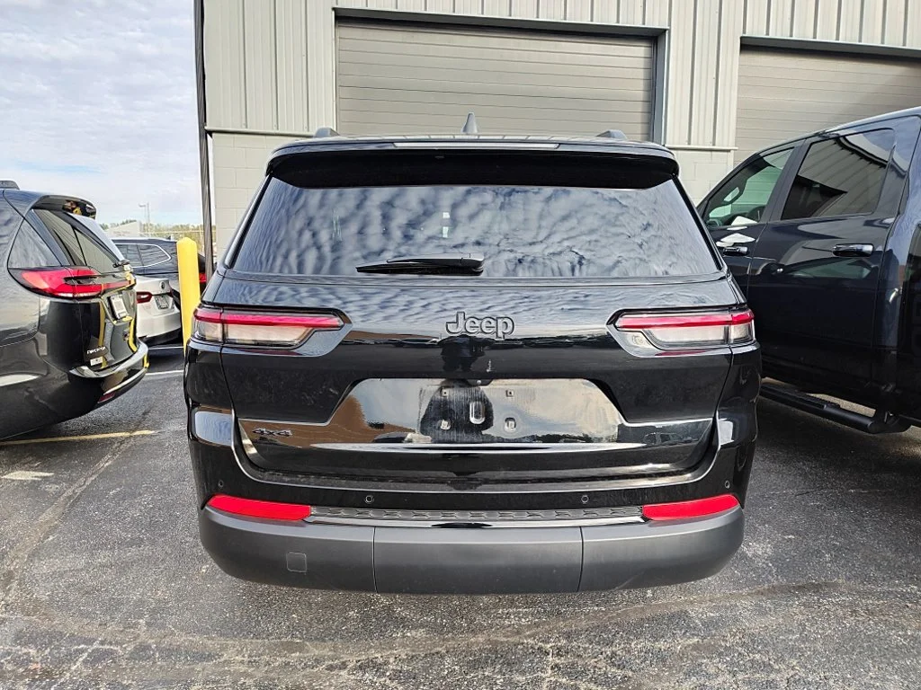 Used 2025 Black Jeep Altitude X image 6