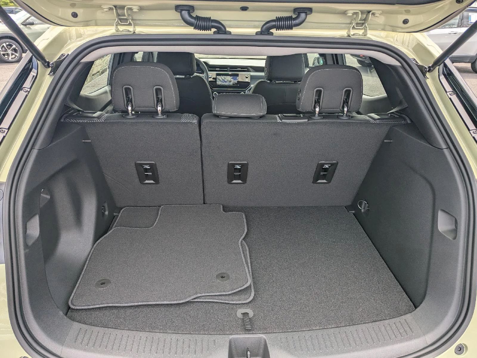 2027 Chevrolet Bolt LT - Photo 50