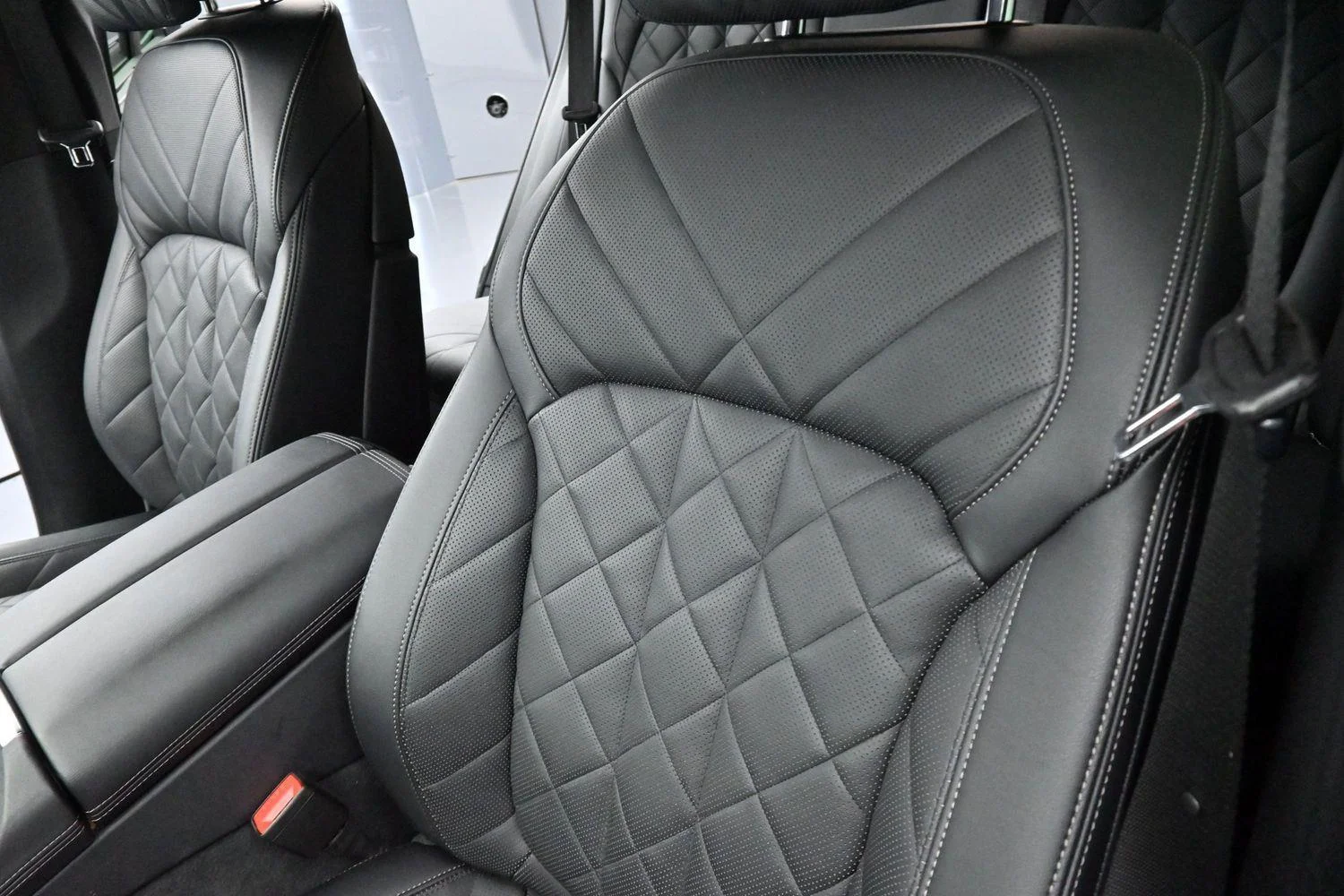 Used 2024 Carbon Black Metallic BMW xDrive40i image 17