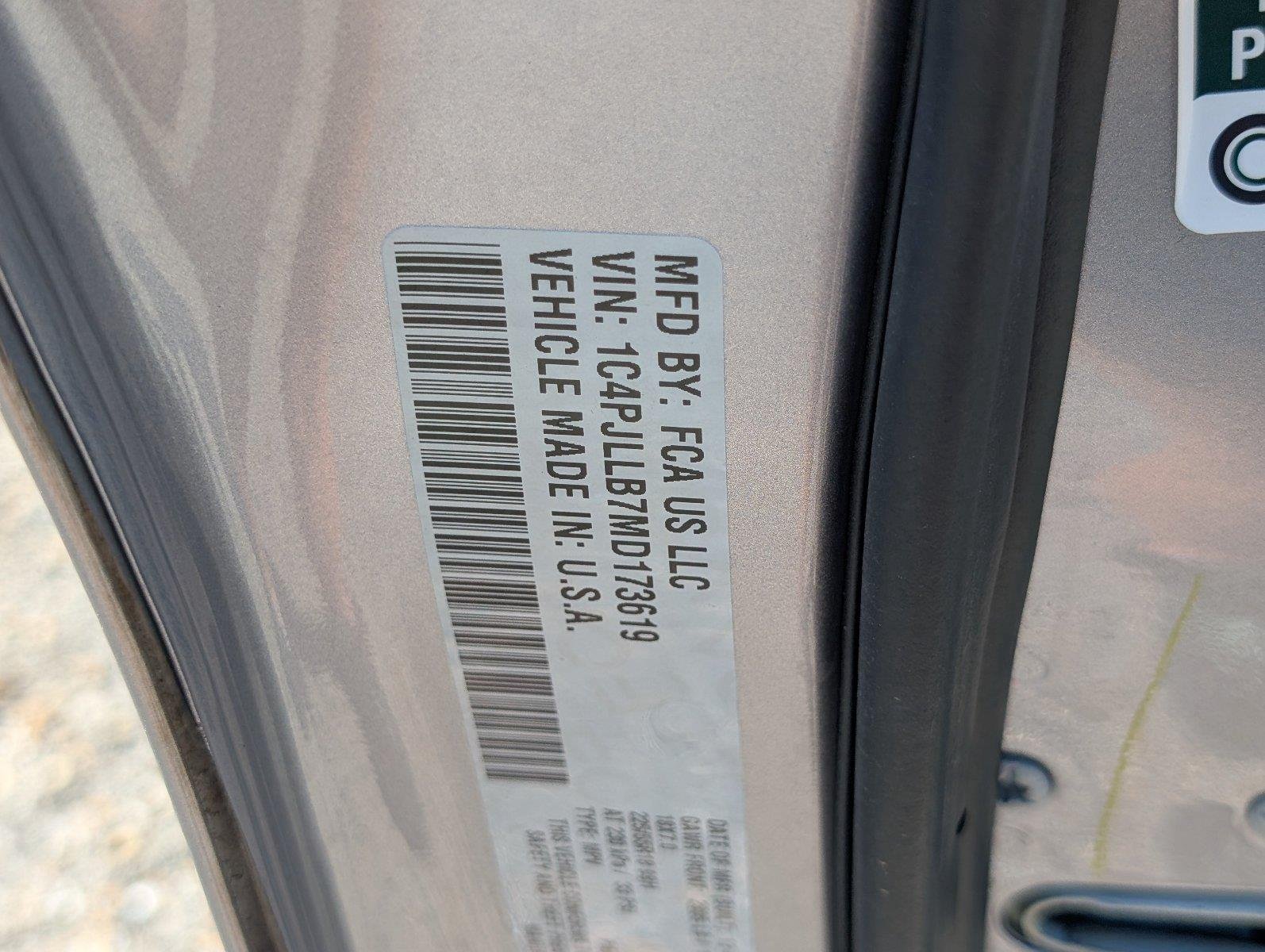 Used 2021 Diamond Black Crystal Pearlcoat Jeep Altitude image 16
