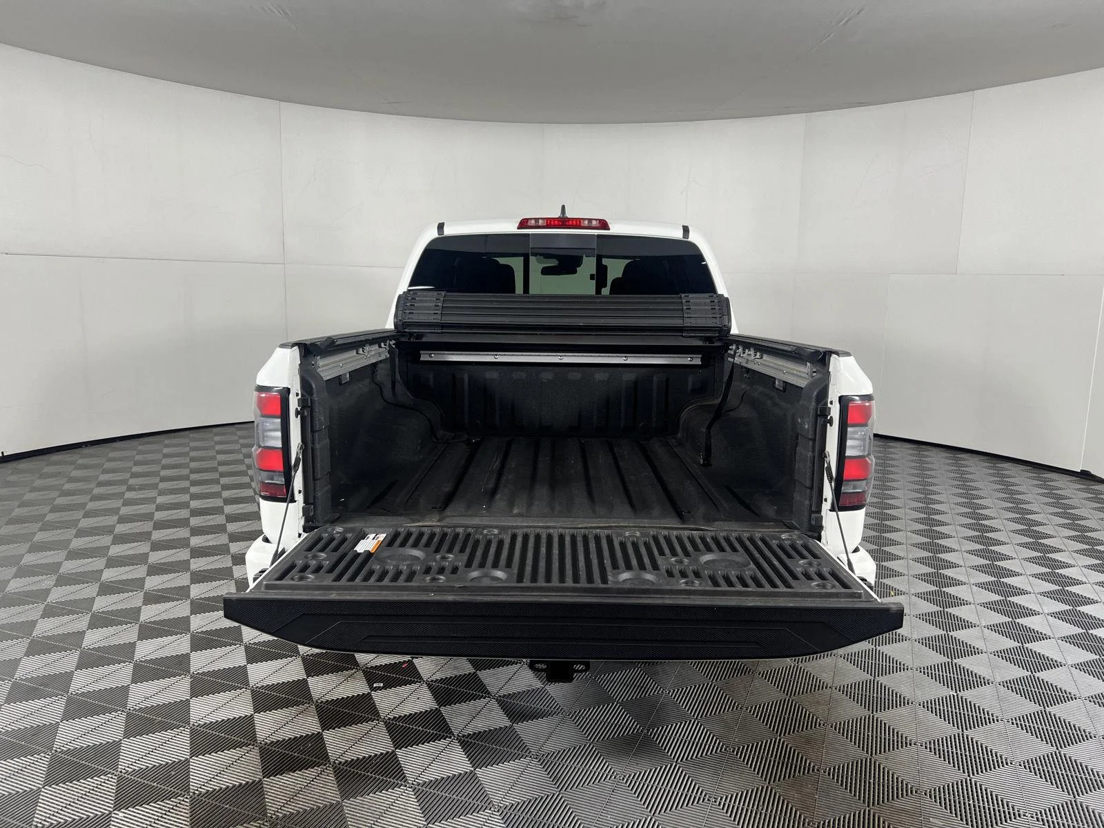 Used 2023 Glacier White Nissan PRO-4X image 9
