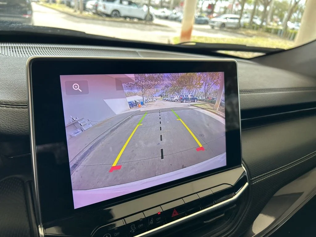 Used 2023 White Jeep Altitude image 9