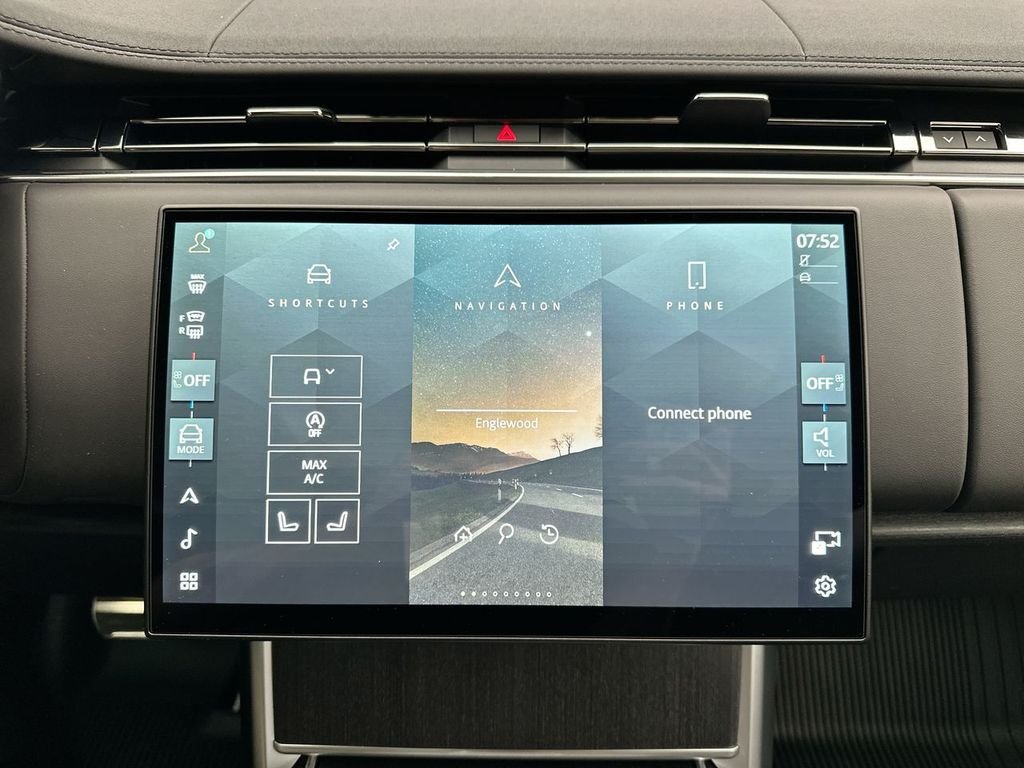 New 2026 Belgravia Green Metallic Land Rover SE image 21