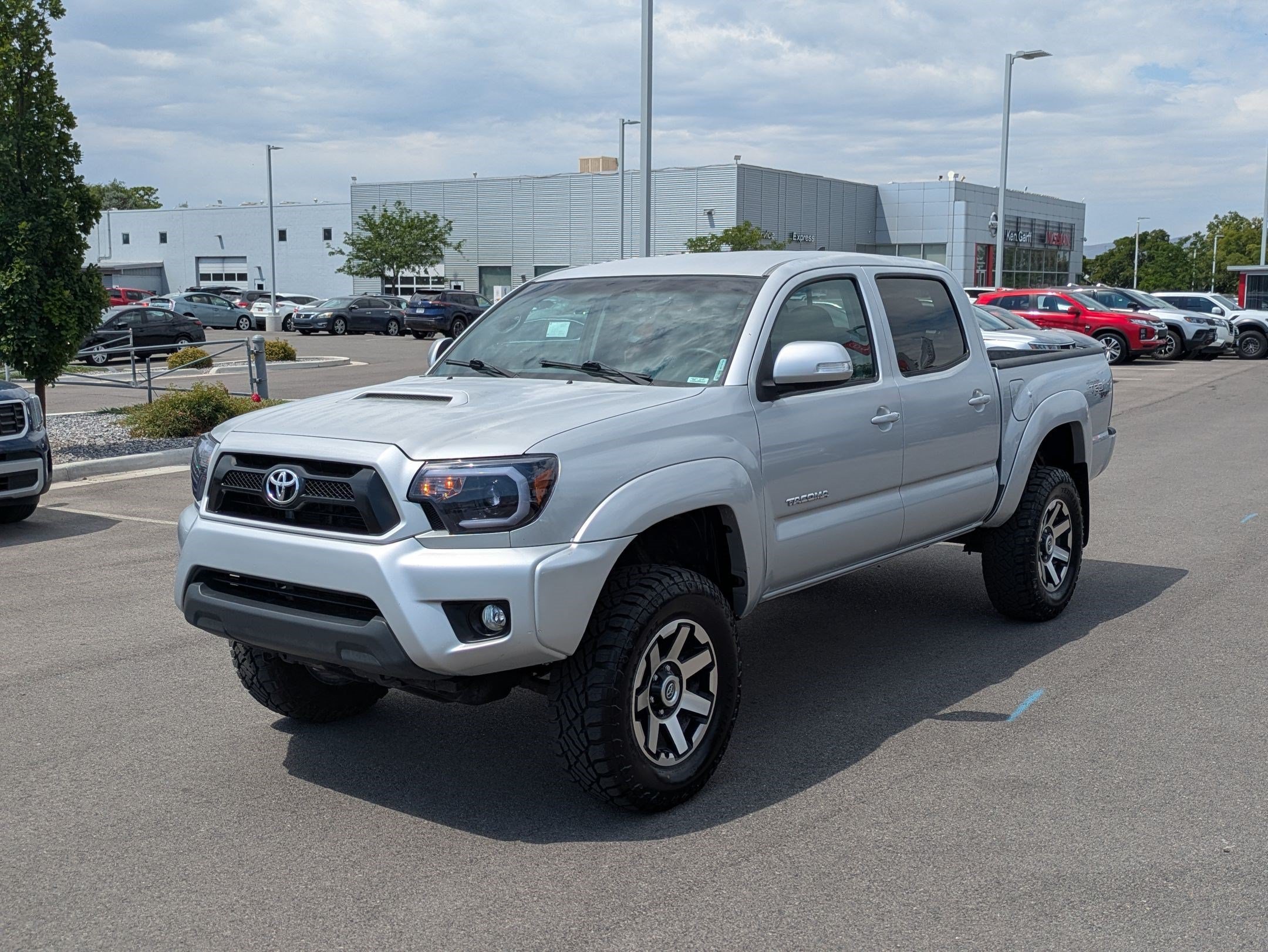 Used 2012 Silver Streak Mica Toyota 4WD Double Cab V6 MT (Natl) image 8