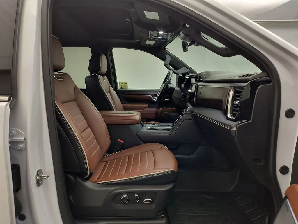 Used 2024 White Frost Tricoat GMC Denali Ultimate image 30