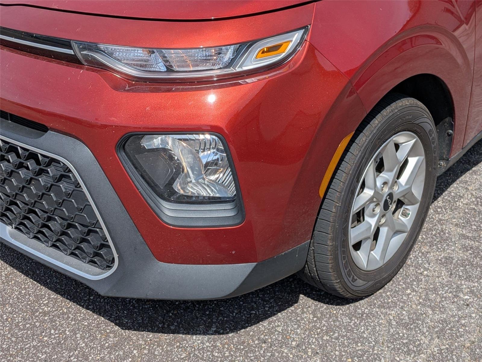 Used 2022 Mars Orange Kia LX image 9