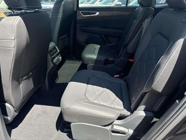 New 2026 Black Volkswagen 2.0T SE w/Technology image 11