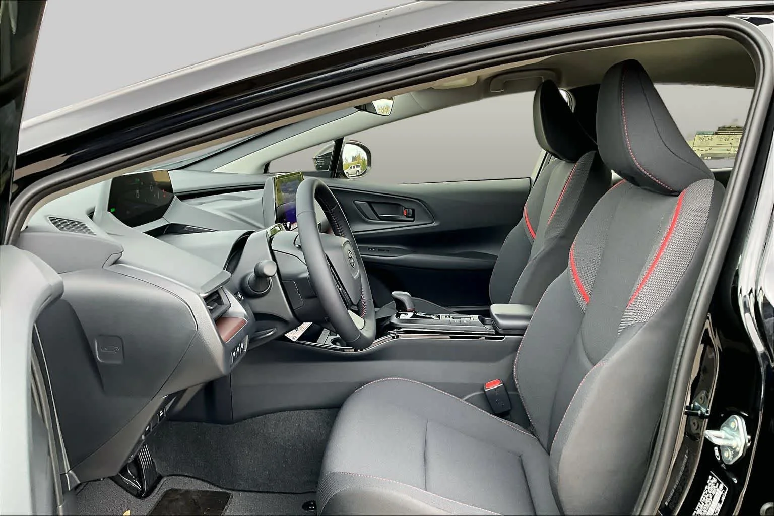 2026 Toyota Prius Plug-in Hybrid SE - Photo 9