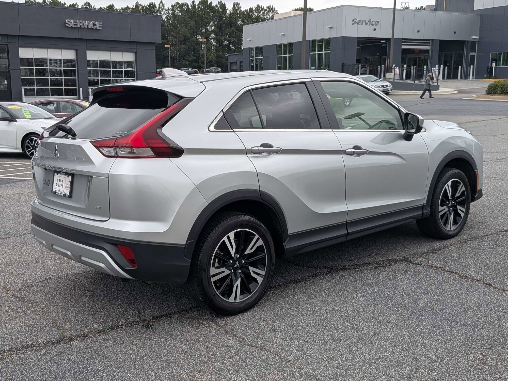 Used 2025 Silver Mitsubishi SE image 3