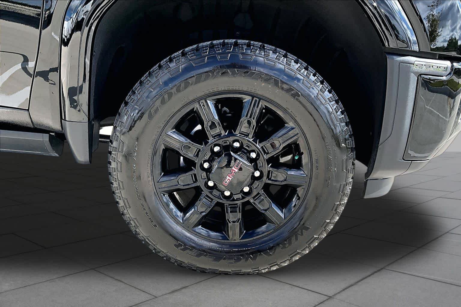 Used 2026 Onyx Black GMC AT4 image 11
