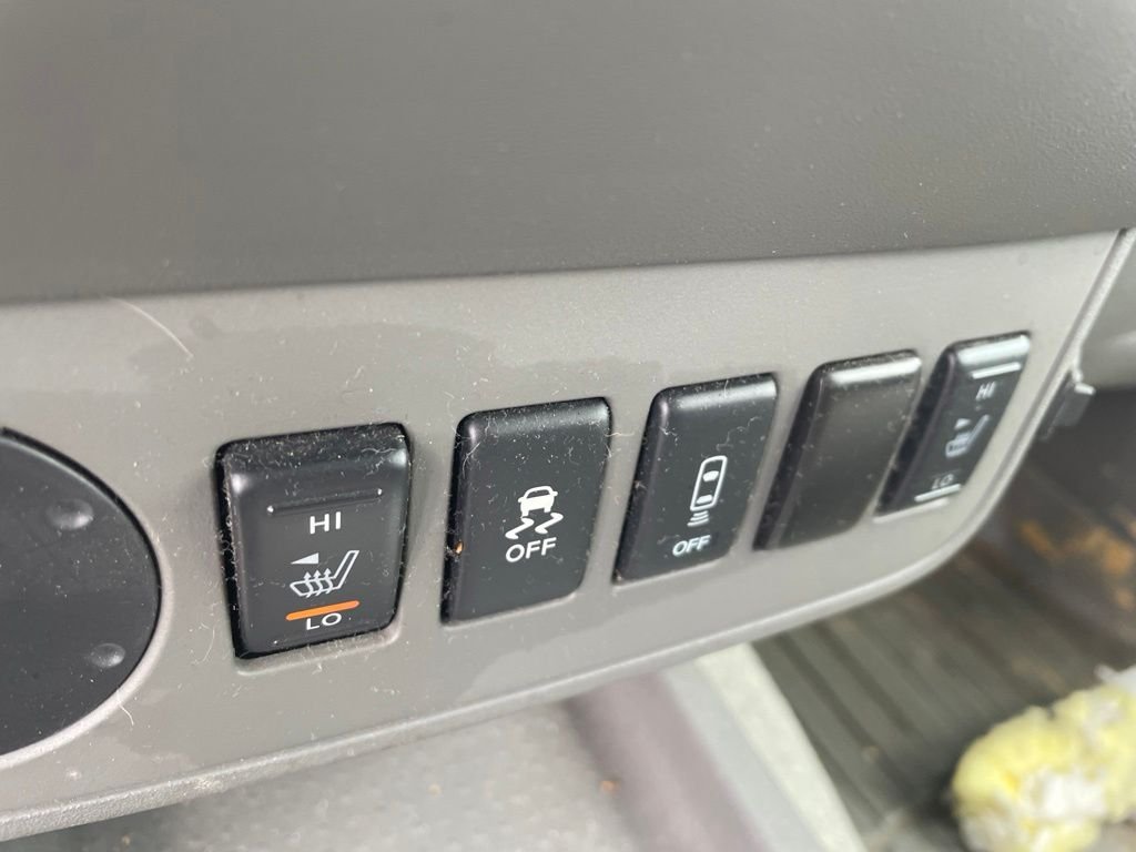 Used 2014 Silver Nissan SV image 20