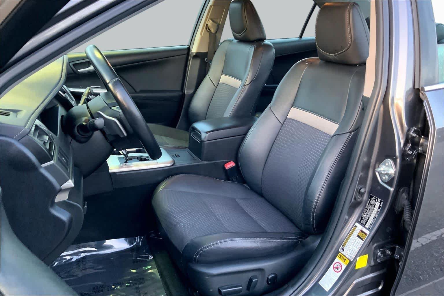 Used 2014 Magnetic Gray Metallic Toyota SE image 6