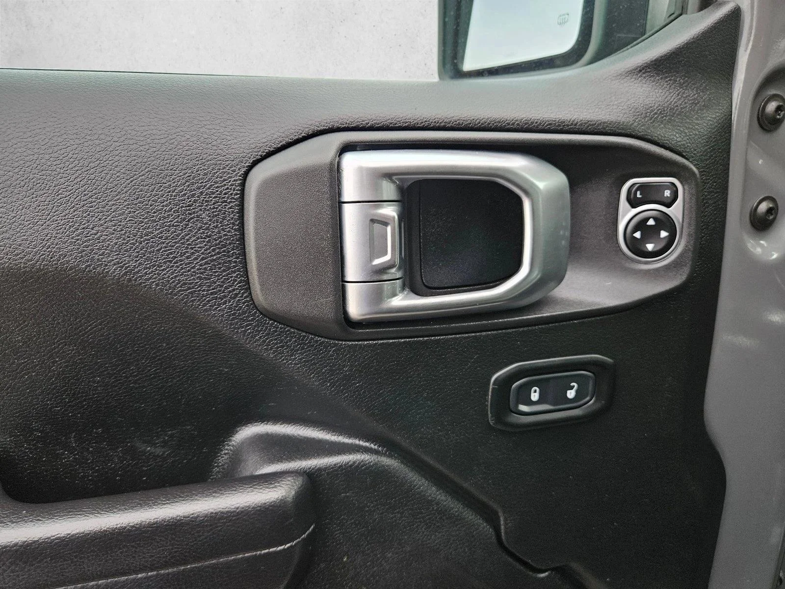 Used 2019 Sting-Gray Clearcoat Jeep Rubicon image 27