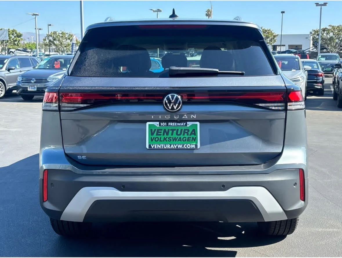 New 2026 PLATINUM GRAY Volkswagen SE image 4
