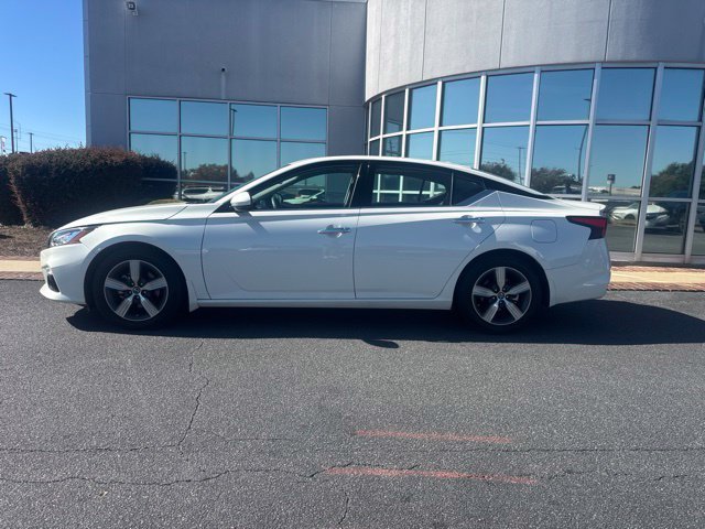 Used 2021 White Nissan 2.5 SL image 11