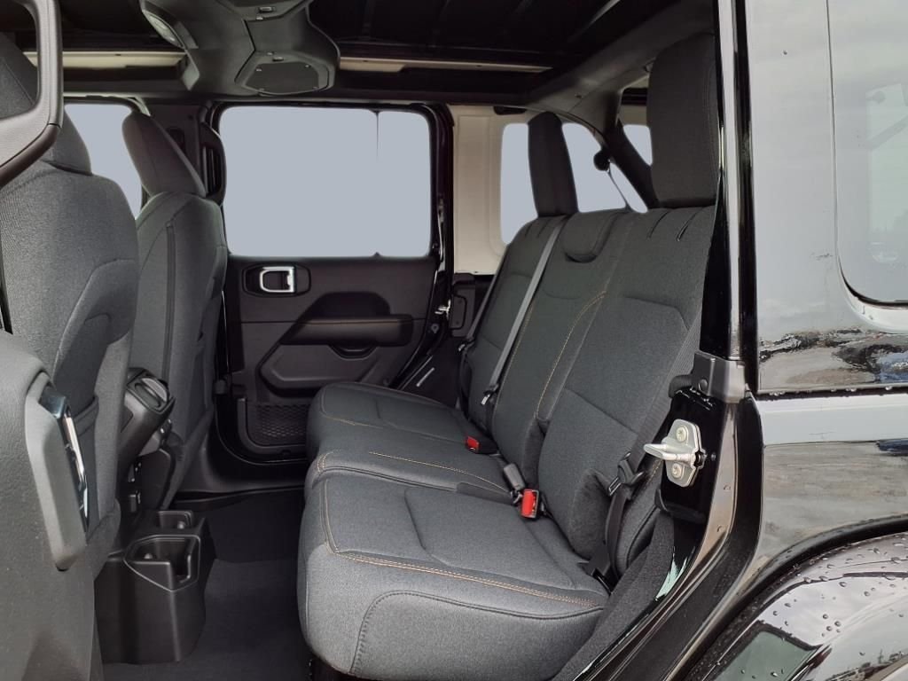 2025 Jeep Wrangler 4-Door Sahara - Photo 15