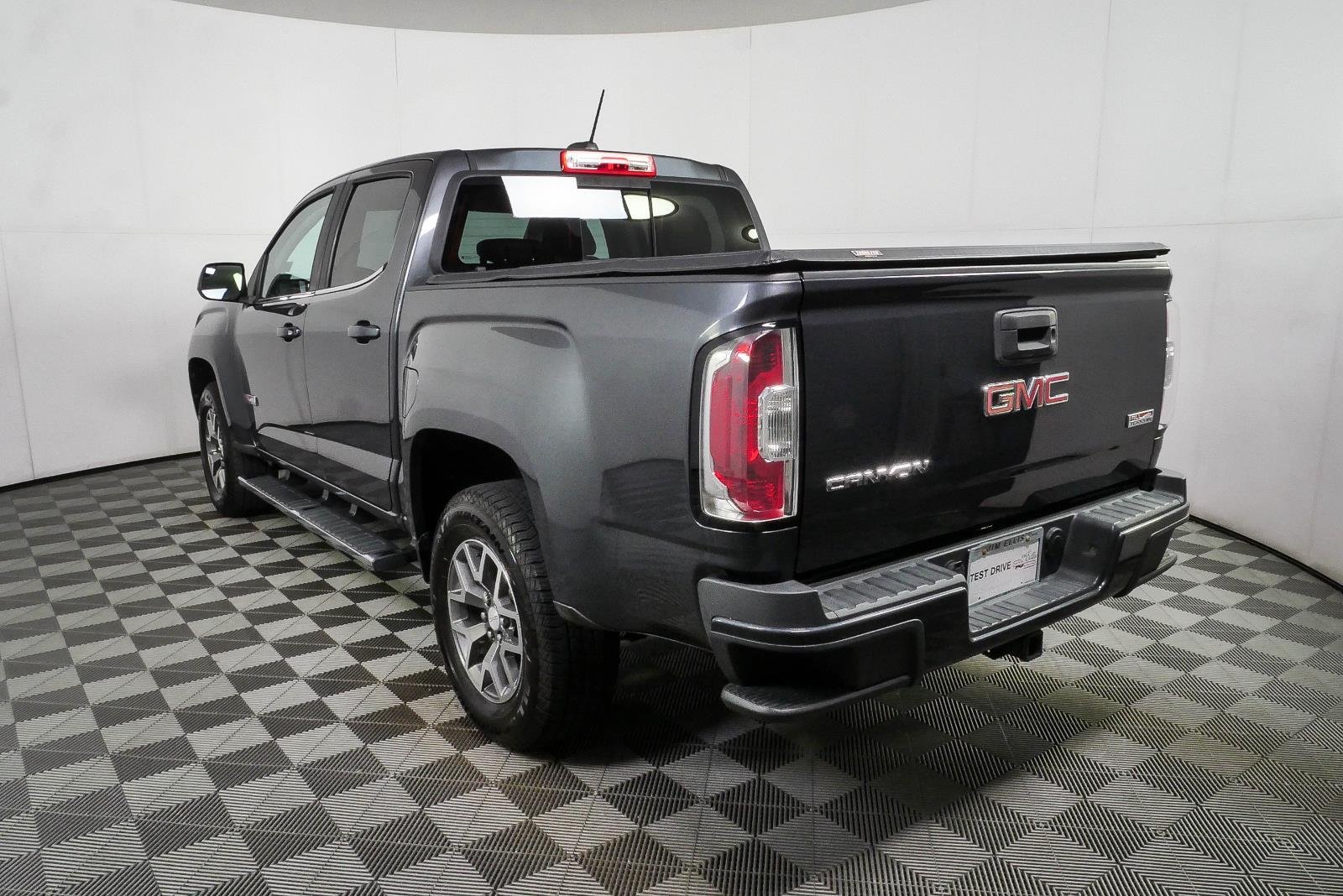 Used 2016 CYBER GRAY METALLIC GMC 4WD SLE image 26