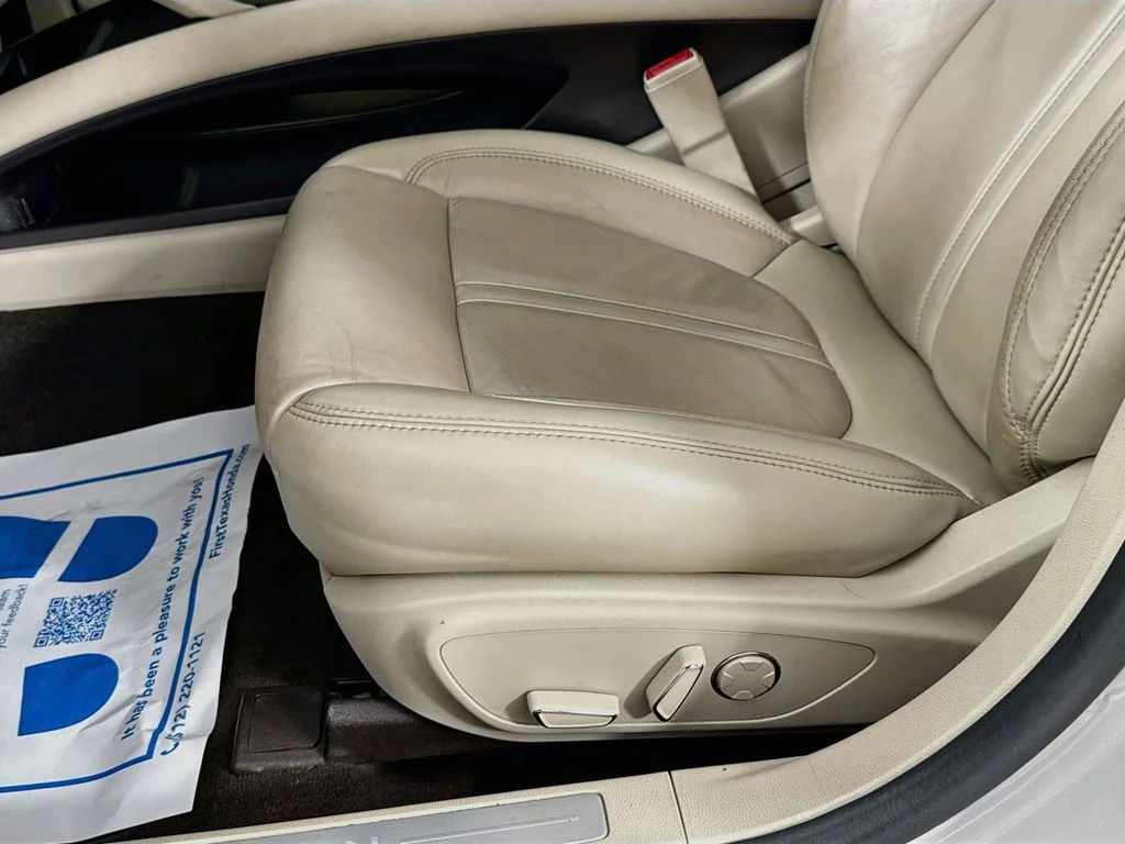 Used 2019 Pearl Metallic Lincoln Reserve image 23