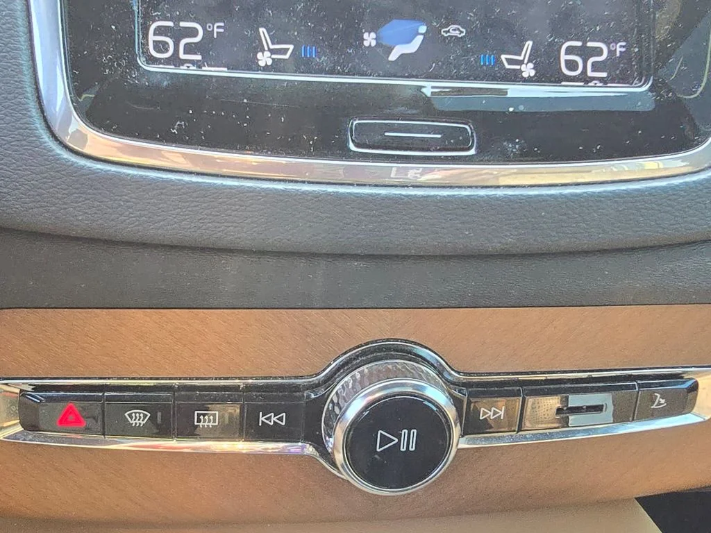 Used 2019 White Volvo T6 Inscription image 34