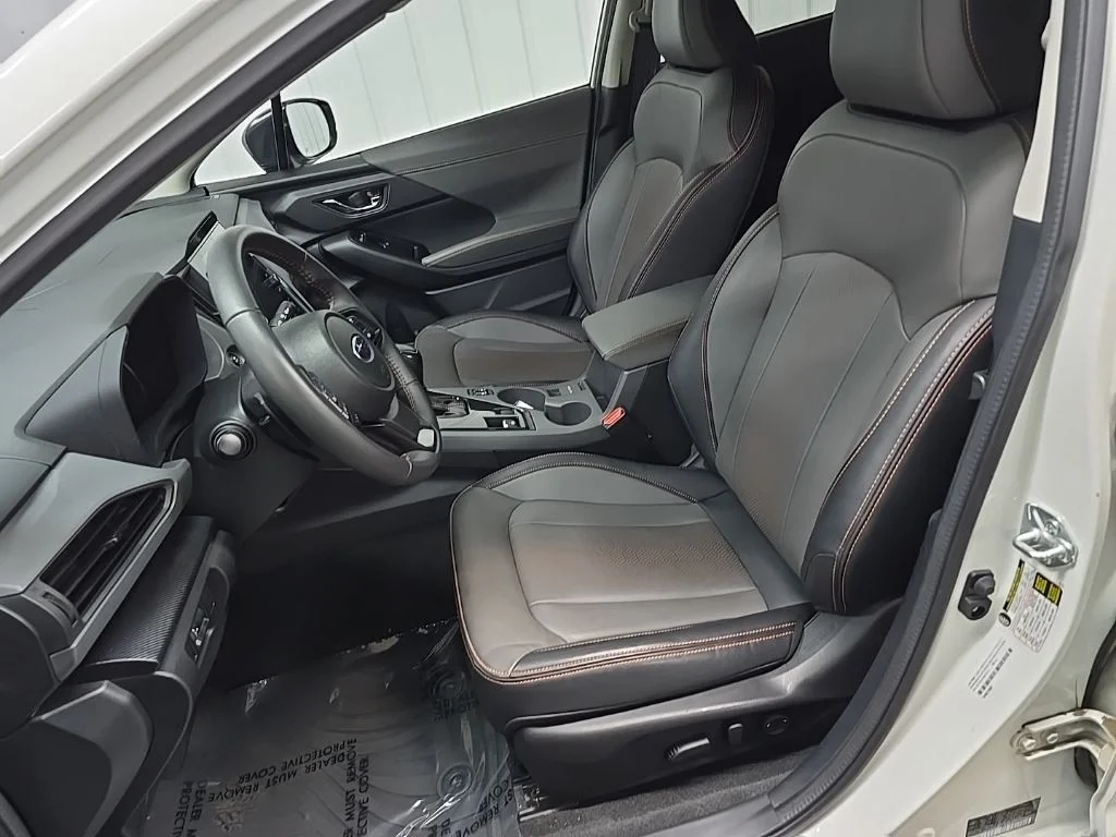 Used 2025 Crystal White Pearl Subaru Limited image 30