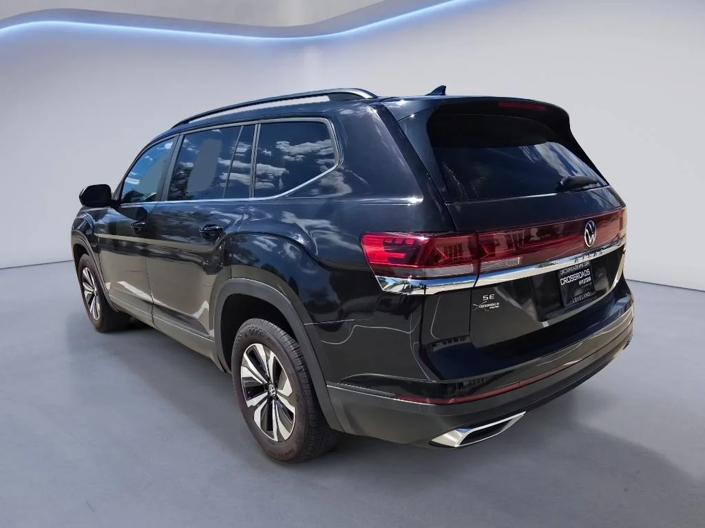 Used 2025 Deep Black Pearl Volkswagen 2.0T SE image 3