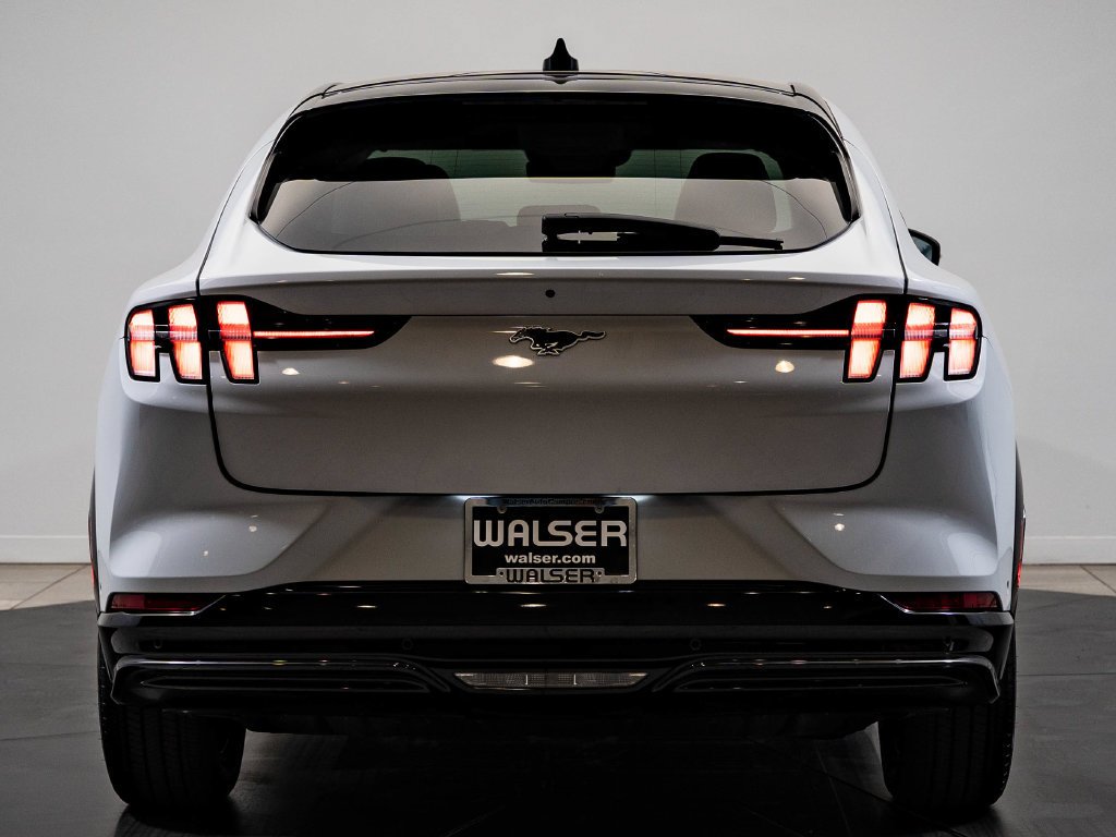Used 2022 Space White Metallic Ford Premium image 7