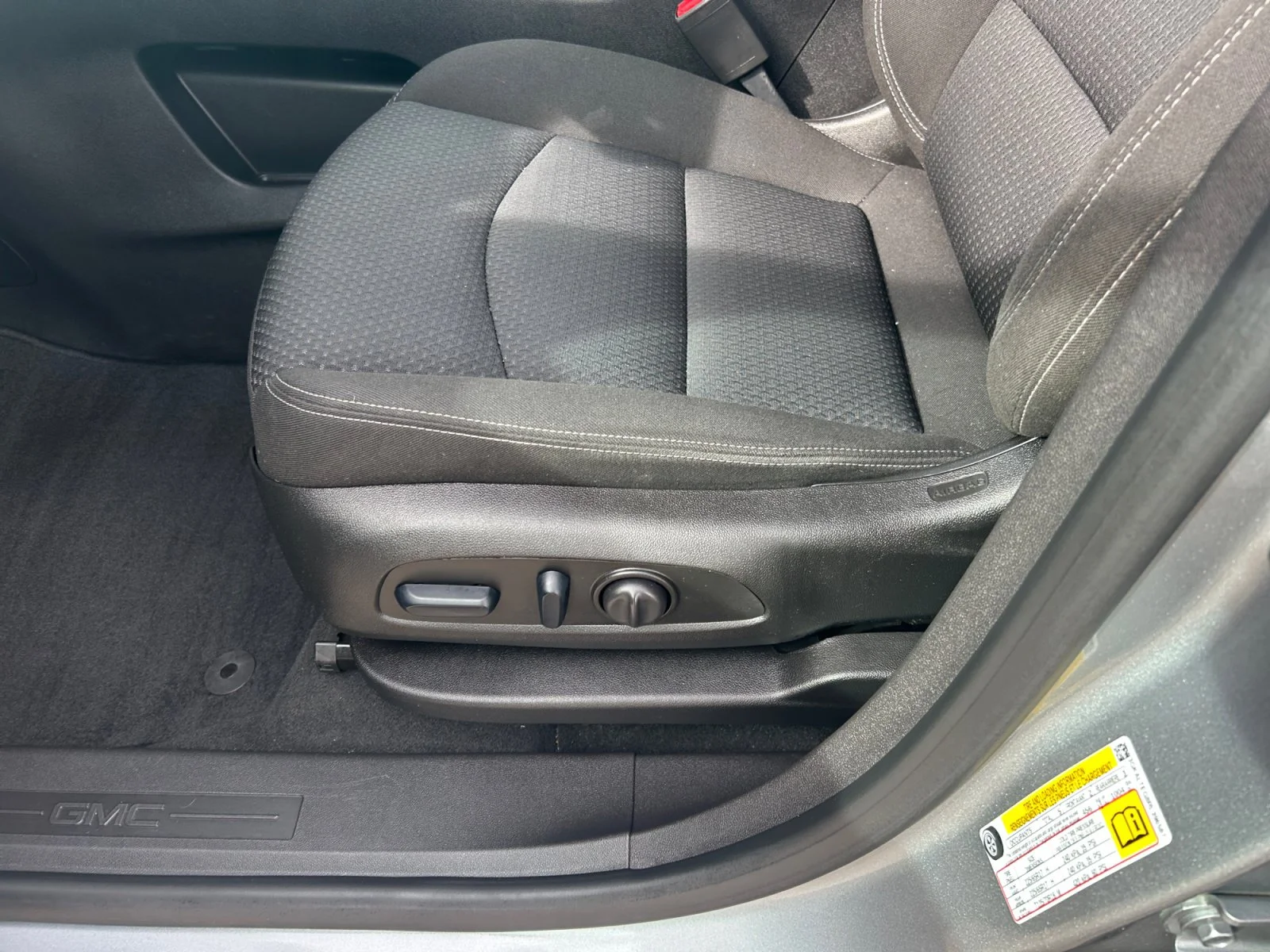 Used 2024 STERLING METALLIC GMC SLE AWD image 14