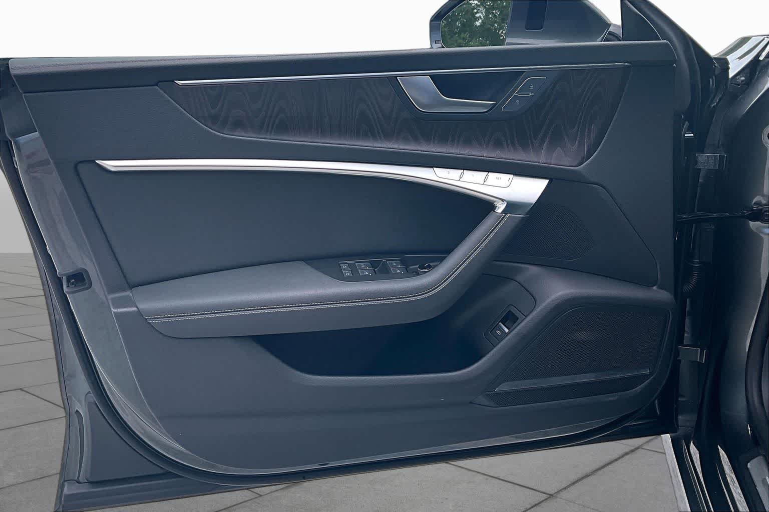 Used 2019 Mythos Black Metallic Audi Premium Plus image 22