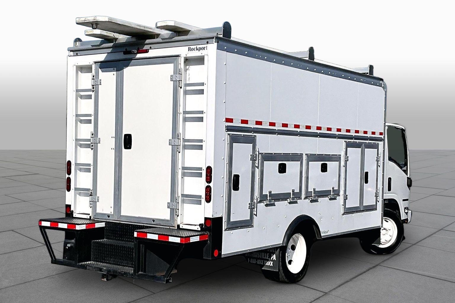 Used 2024  ISUZU  image 11