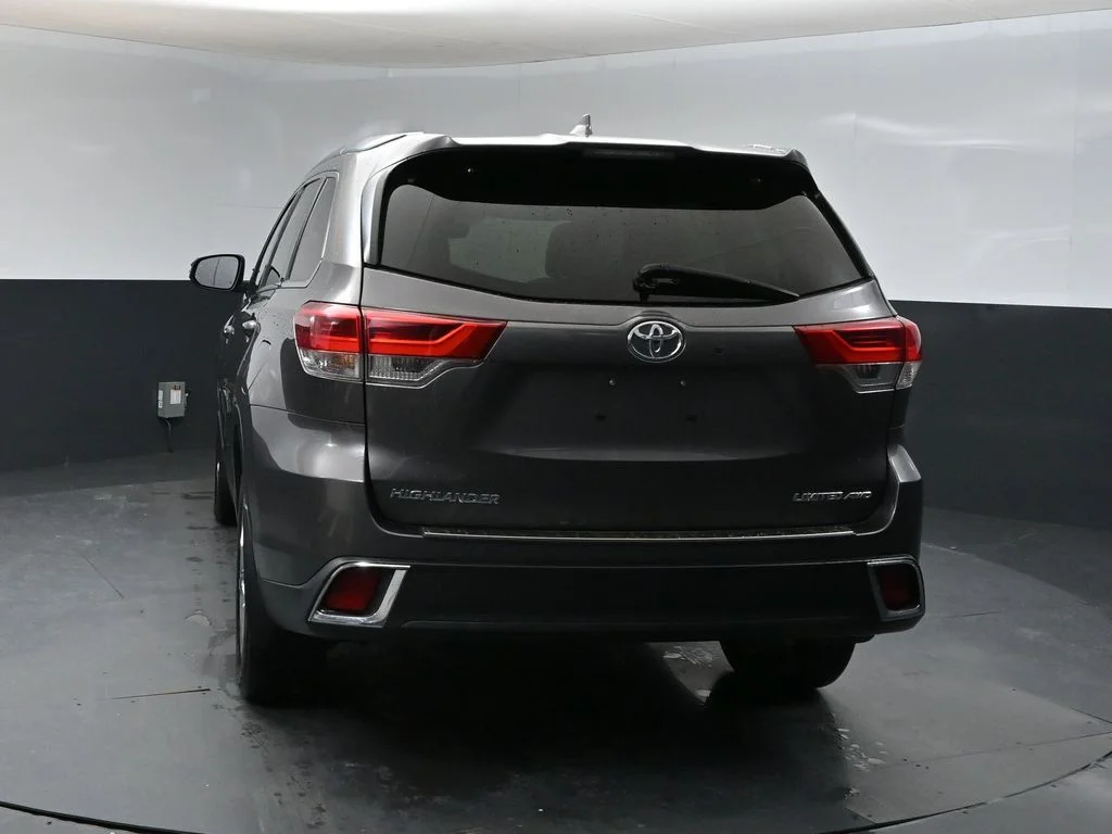 Used 2018 Predawn Gray Mica Toyota Limited image 3