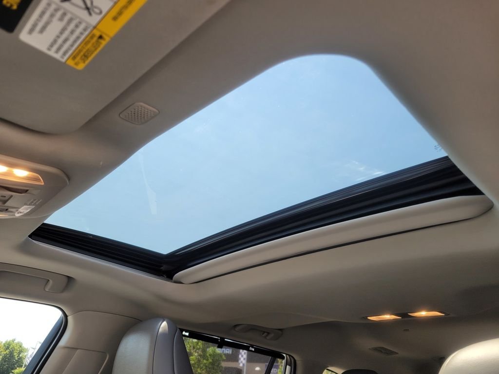 Used 2022 Silver Toyota XLE image 17