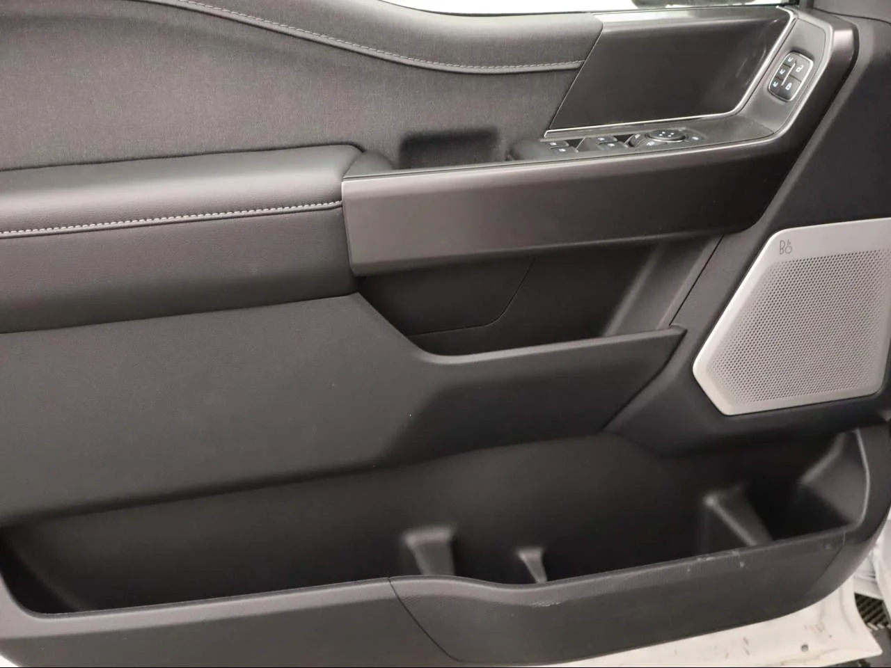 New 2026 Star White Metallic Tri-Coat Ford Lariat® image 18