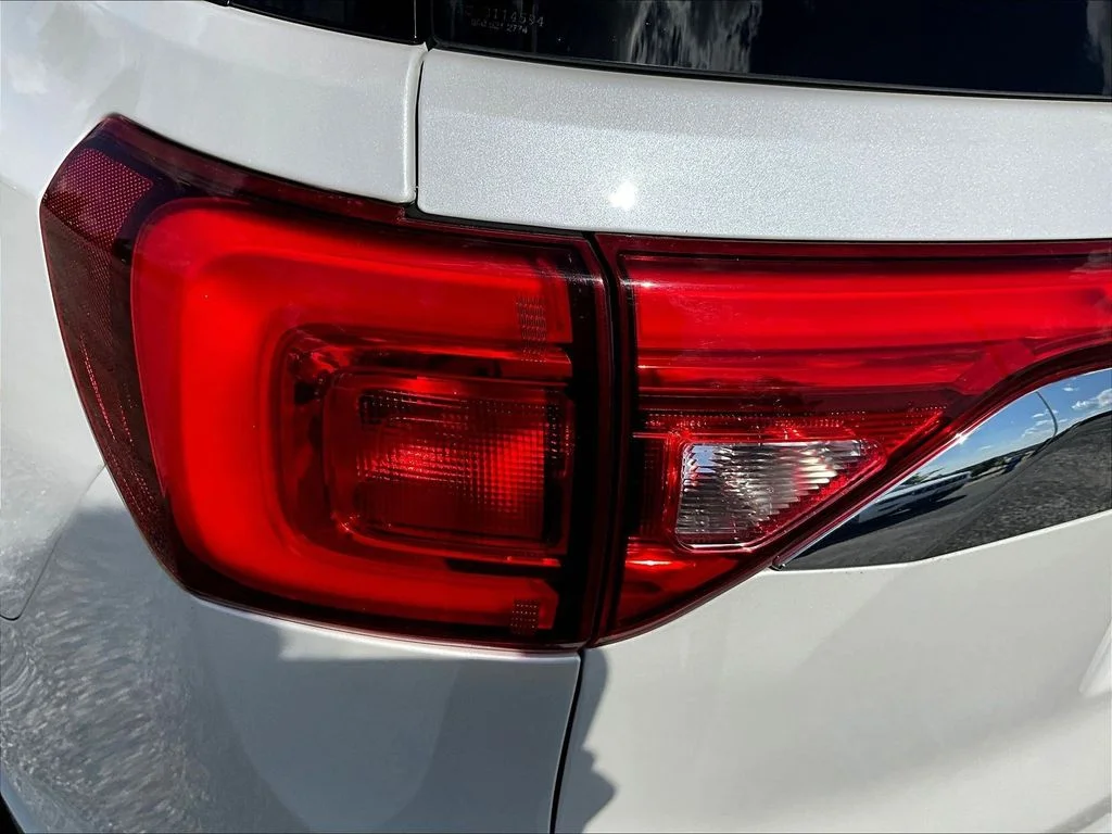Used 2017 White GMC Denali image 27