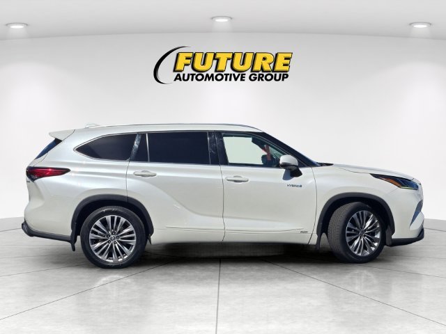 Used 2021 White Toyota Platinum image 3
