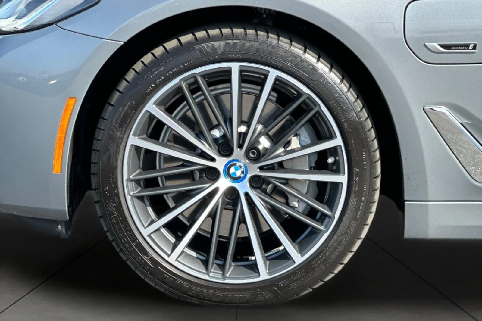 Used 2023 Skyscraper Grey Metallic BMW 530e image 25