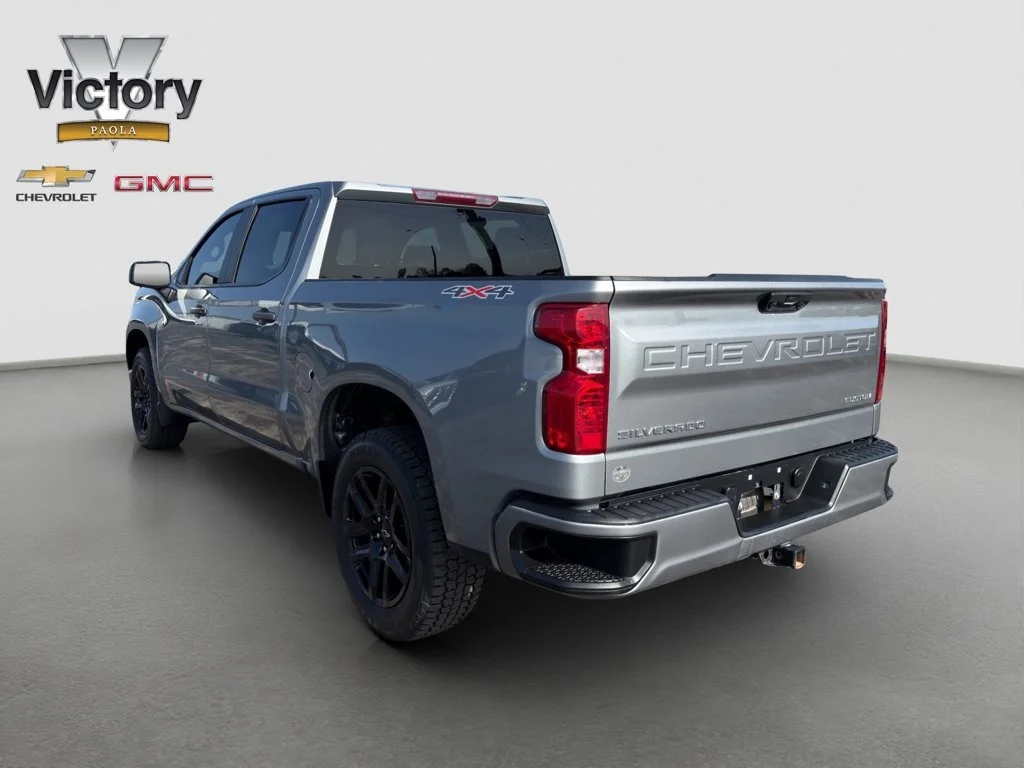 Used 2023 STERLING GRAY METALLIC Chevrolet Custom image 4