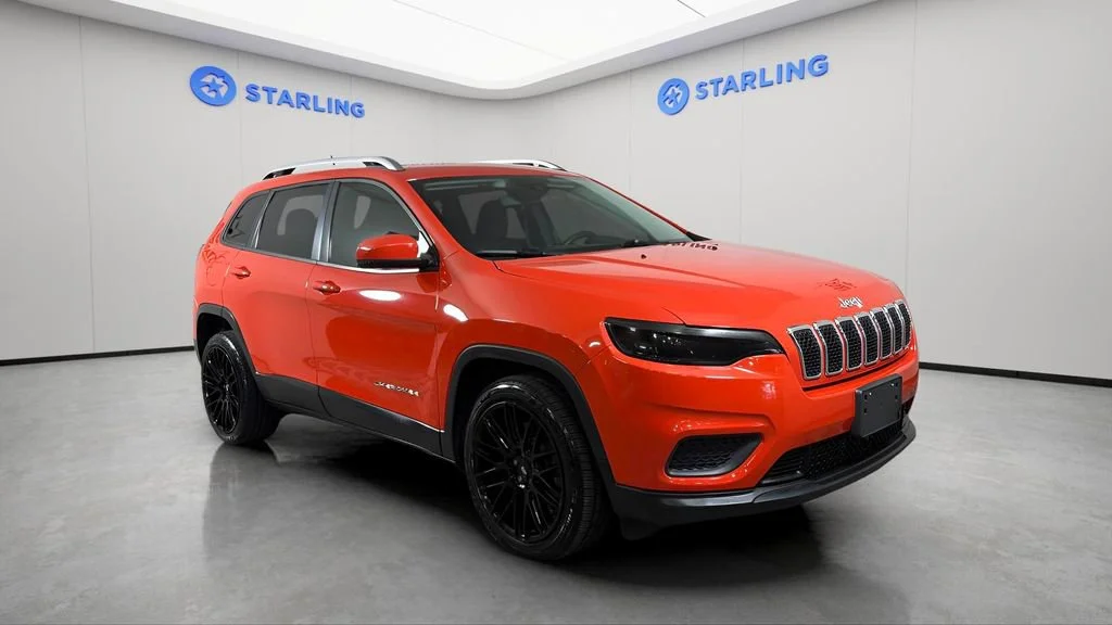 Used 2021 Orange Jeep Latitude FWD image 14