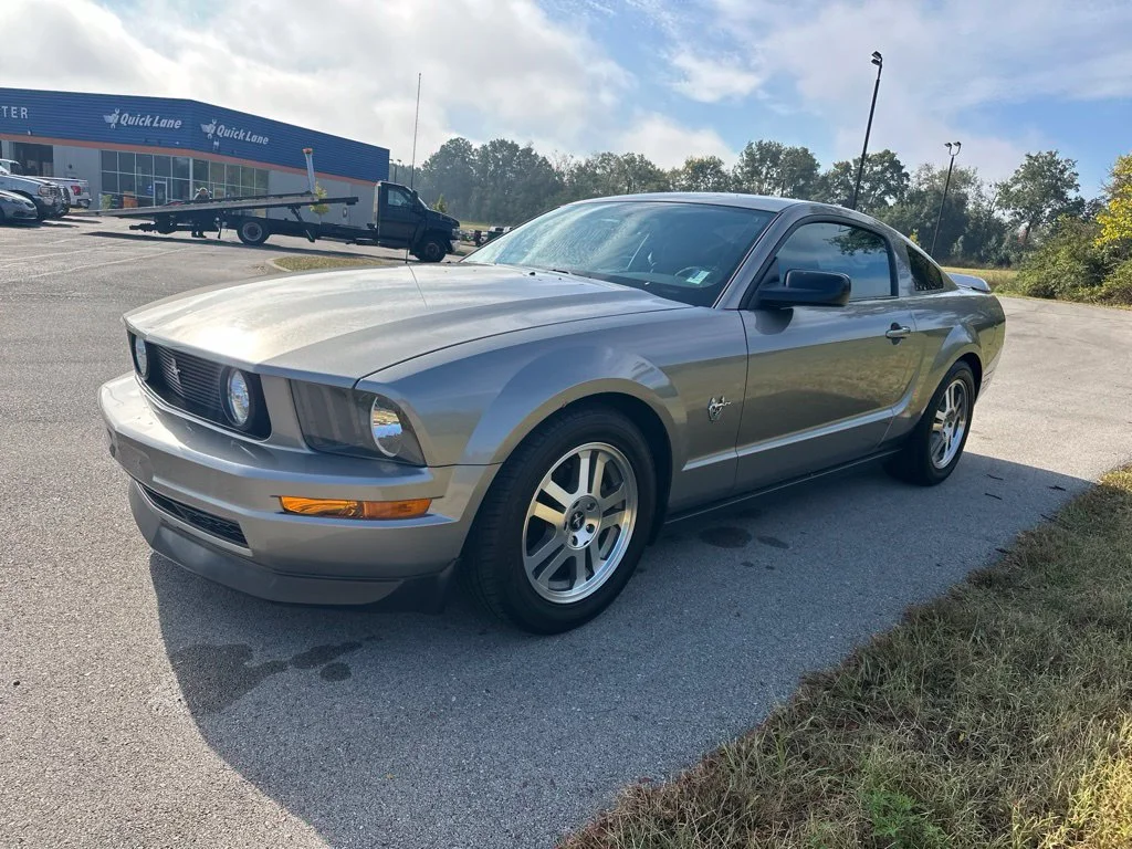 Used 2009 Gray Ford V6 image 9