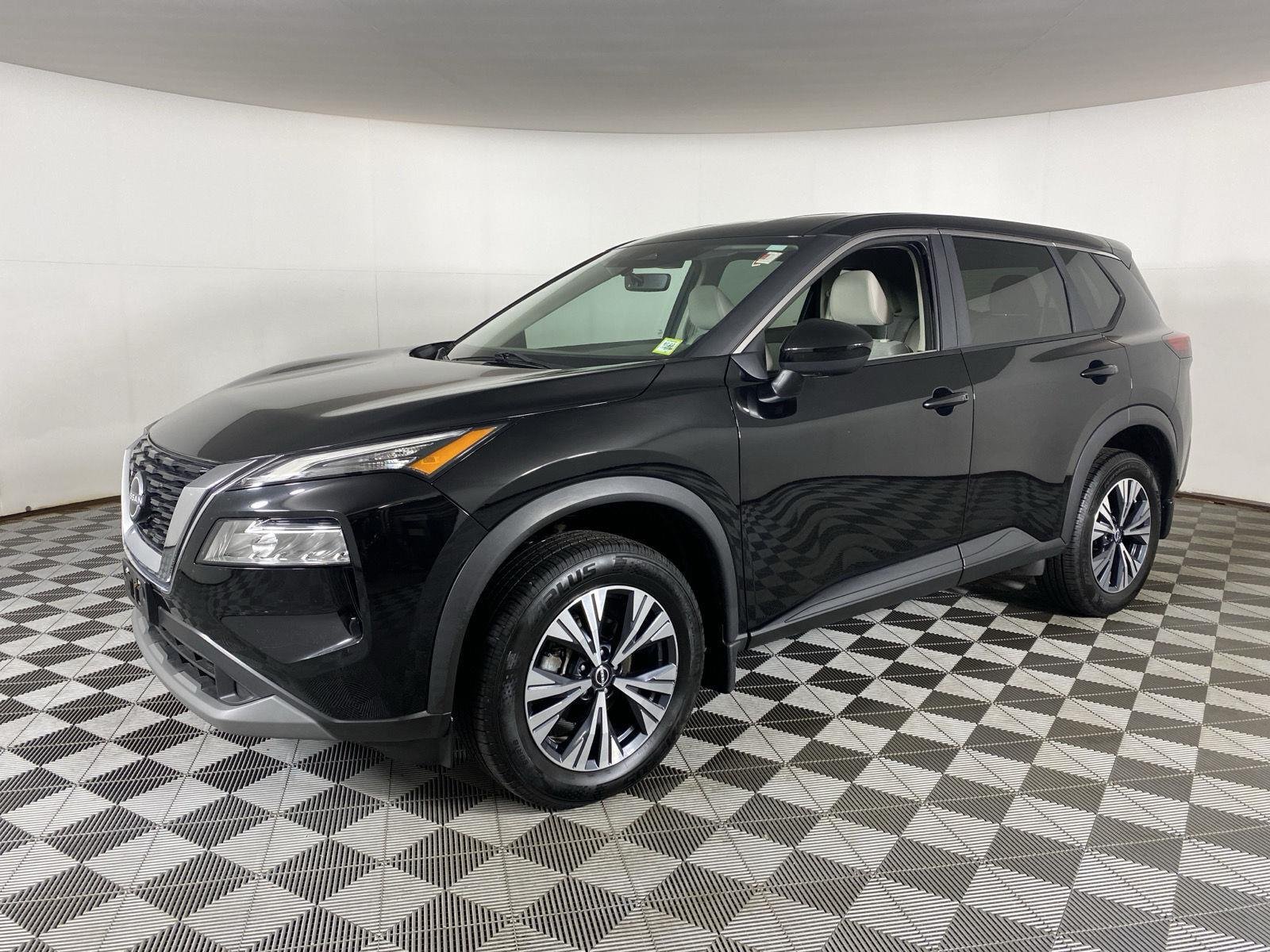 Used 2023 Super Black Nissan SV image 3