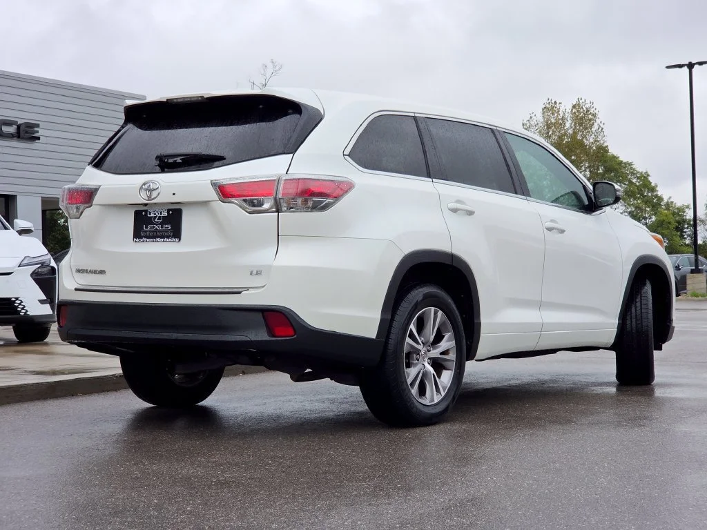 Used 2015 Blizzard Pearl Toyota LE Plus image 24