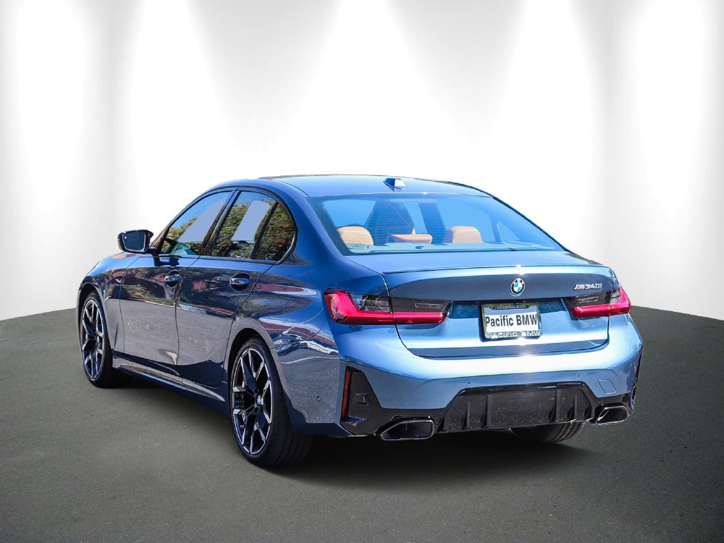 2025 BMW 3 Series photo 4